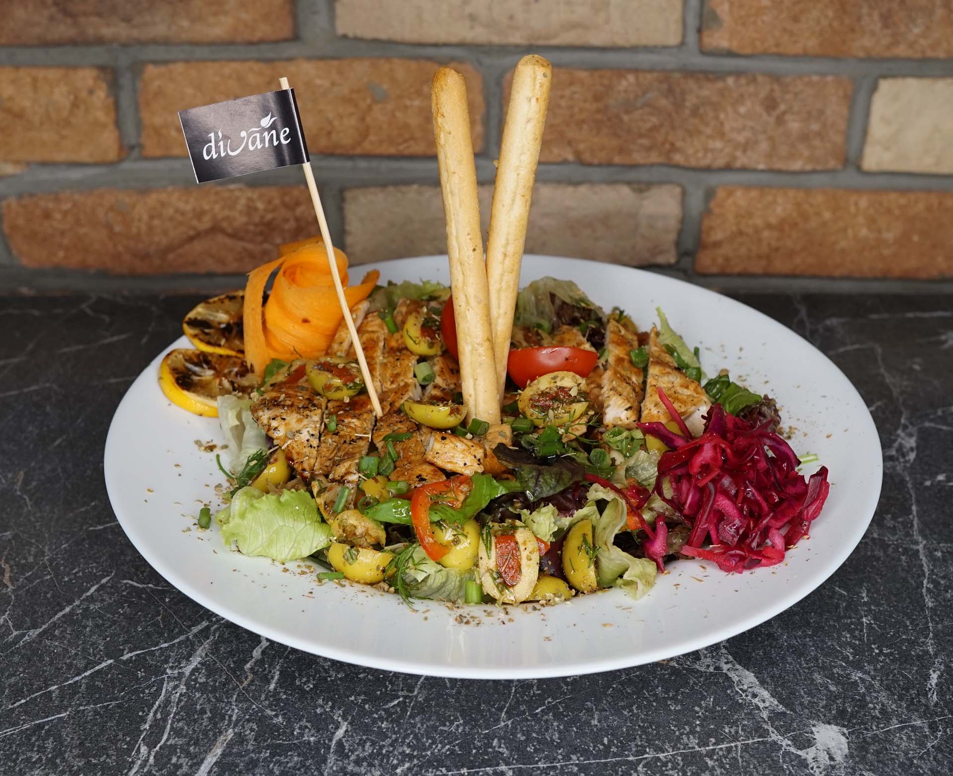 Izgara Tavuklu Sezar Salata